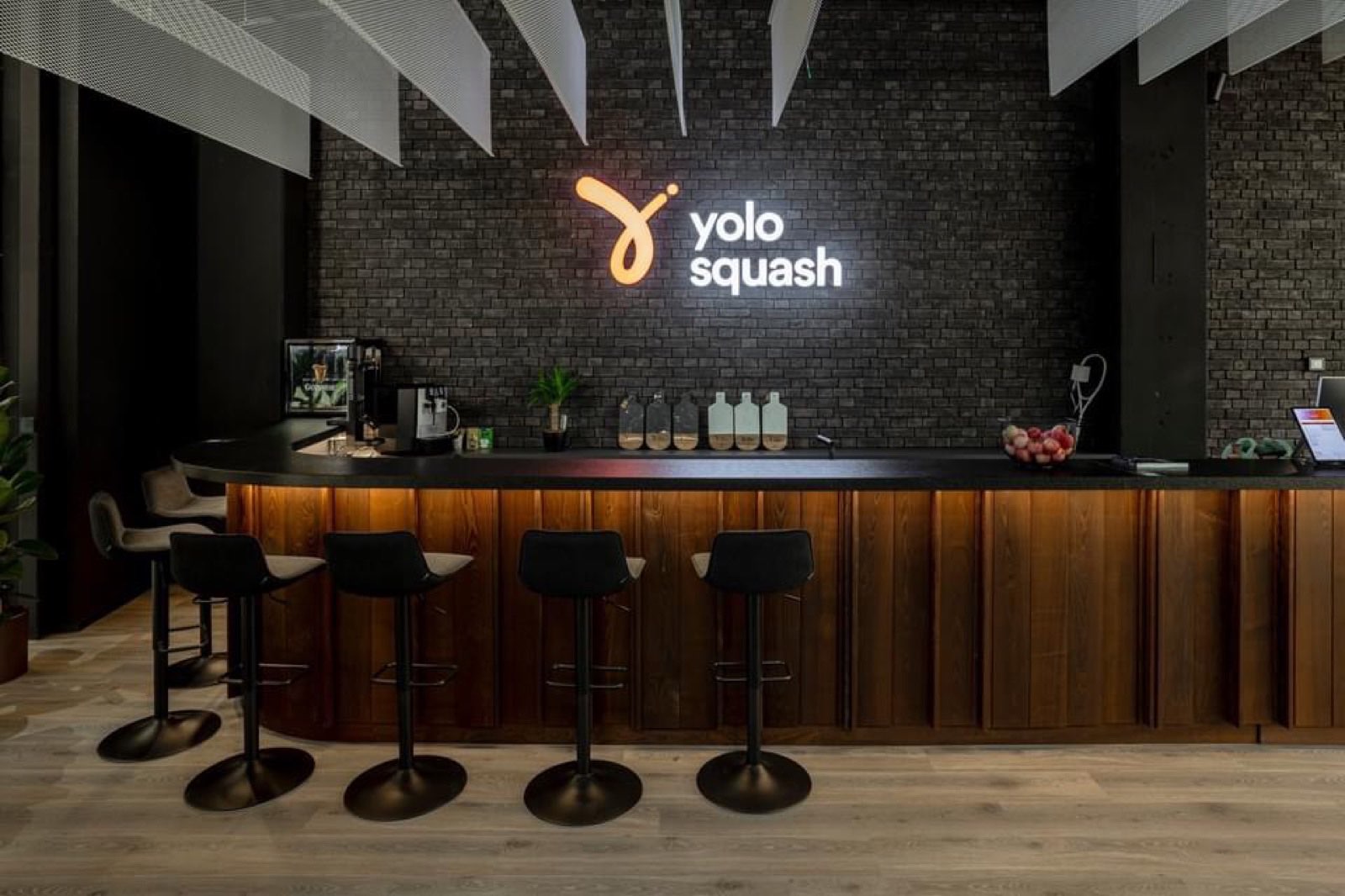 Yolo Squash klubi baariala – äripinna renoveerimine